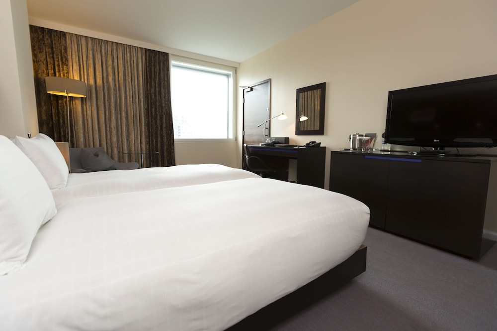 Hilton London Canary Wharf 24/74