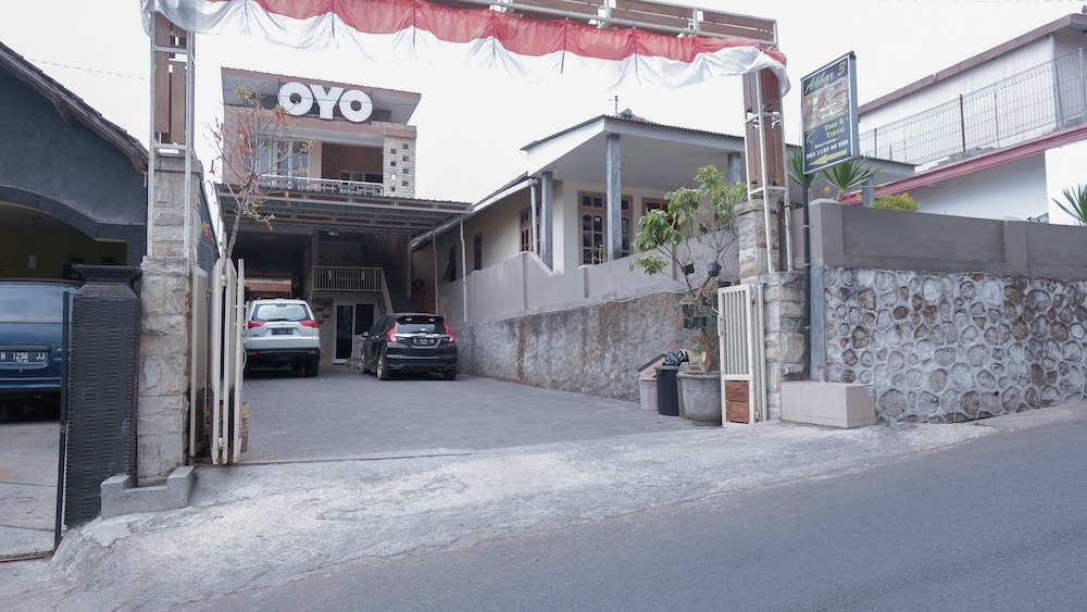 OYO 1692 Villa Akbar 3 39/48