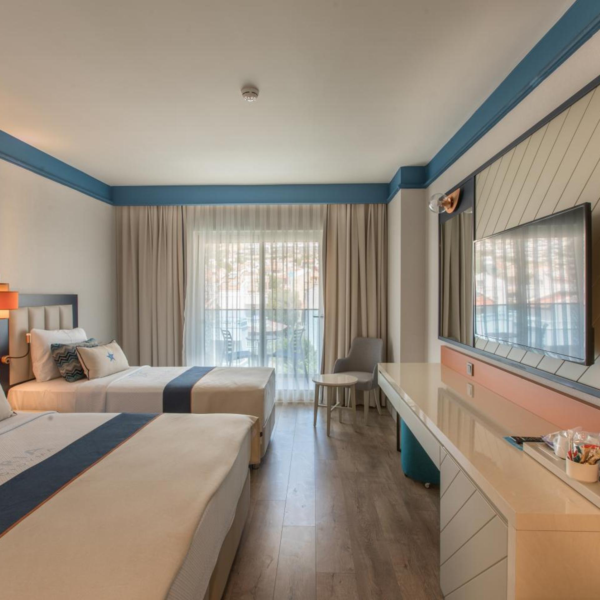 Room, Triple, Land View
