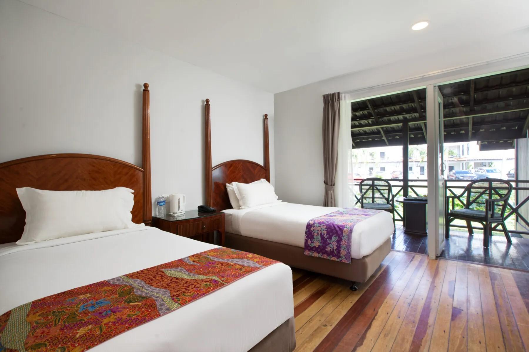 Garden, Twin Beds
