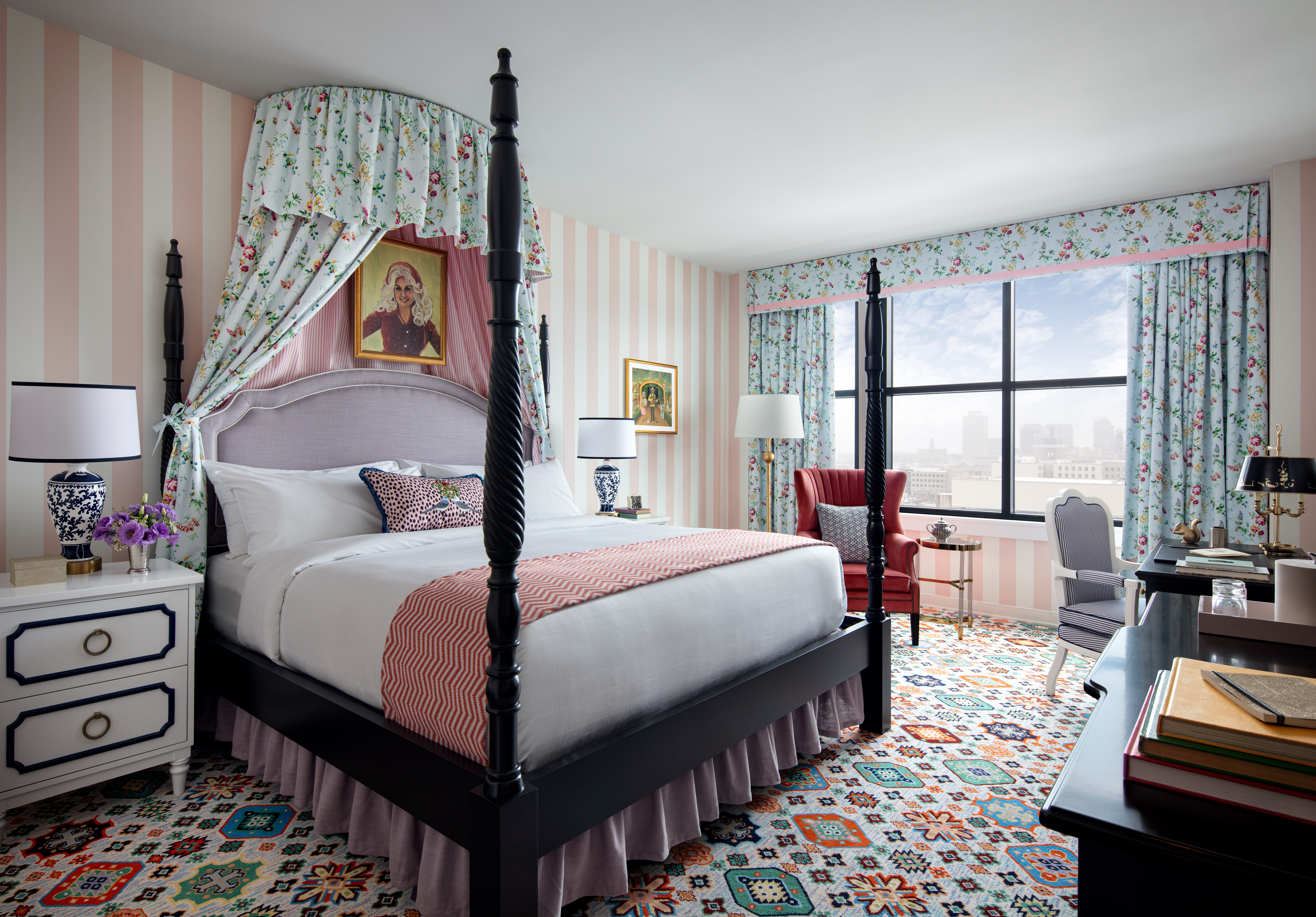 Graduate, King Bed
