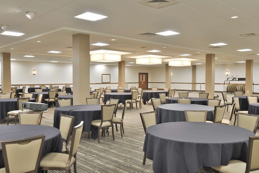 The Lismore Hotel Eau Claire A Doubletree By Hilton 47/56