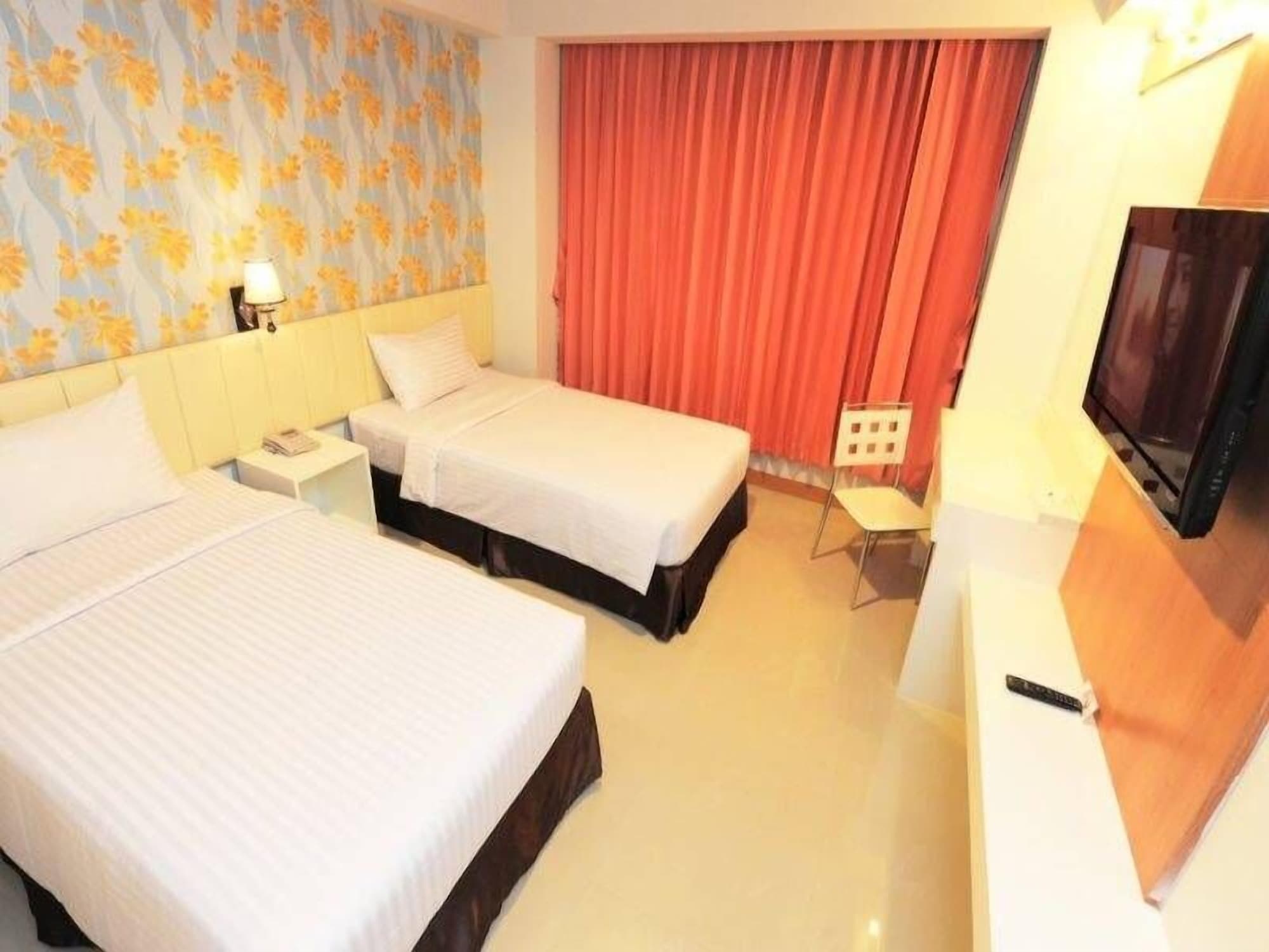 ROOM, TWIN BEDS