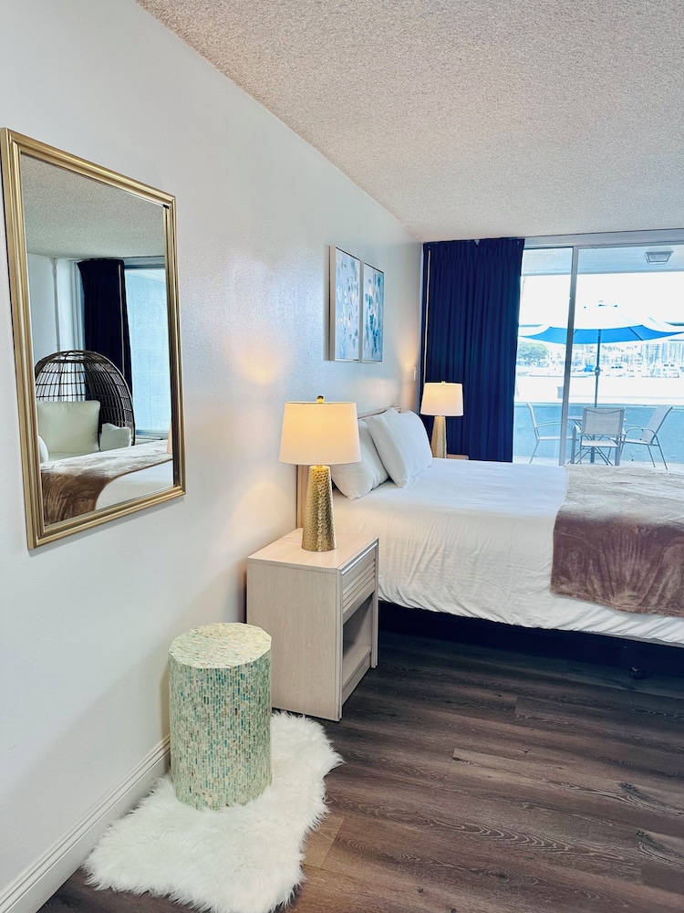 Foghorn Harbor Inn 13/55