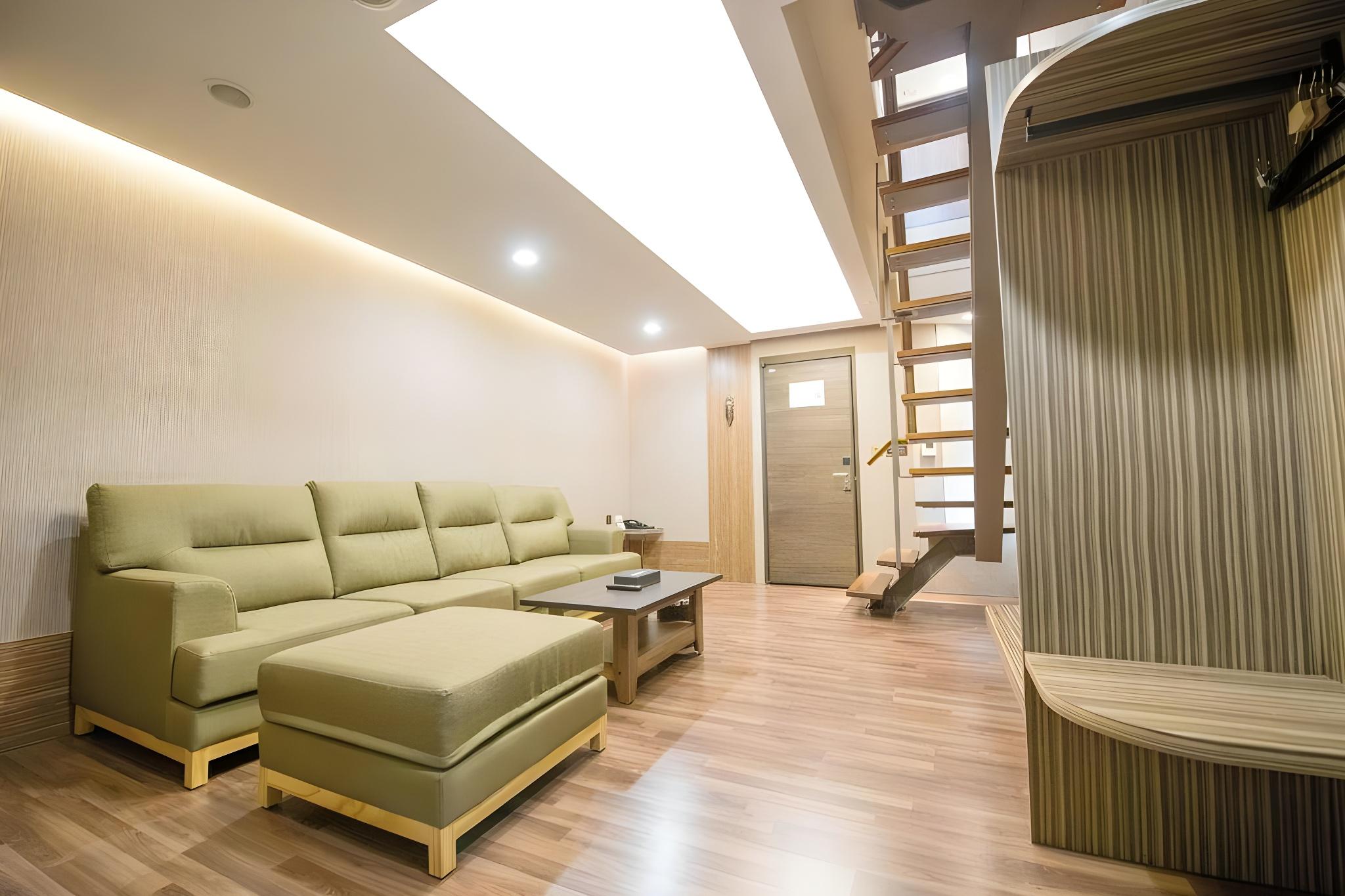 Loft, Deluxe, Multiple Beds, City View, Patio