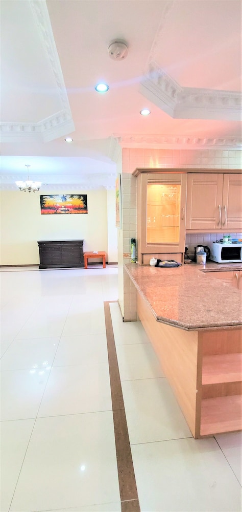 Luxury 2-Bdrm Apartment In Oysterbay 5/50