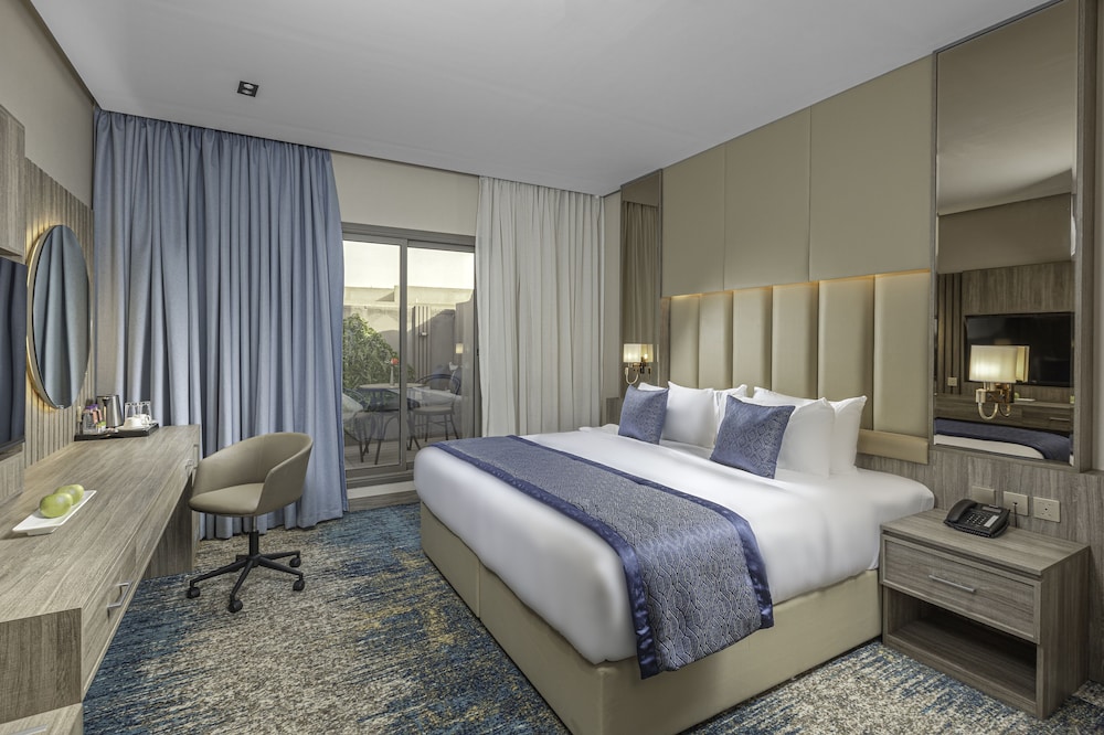 DELUXE, DOUBLE BED