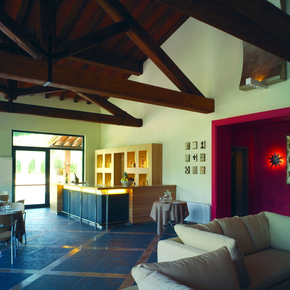 MERIDIANA COUNTRY HOTEL 23/41