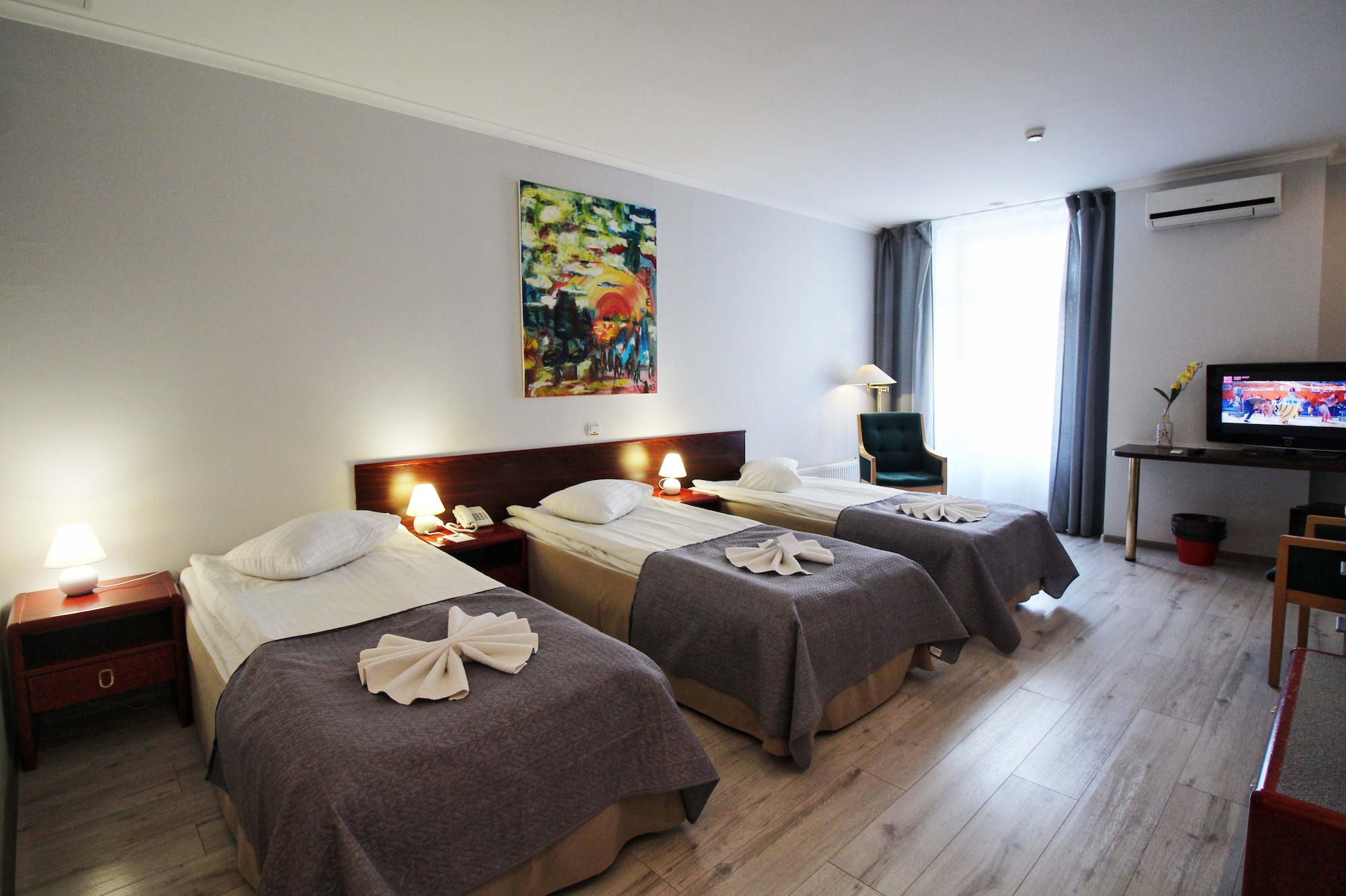 ROOM, TRIPLE
