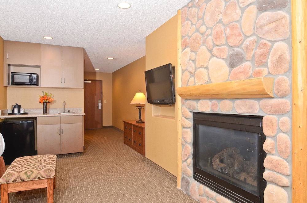 Best Western Plus Kelly Inn & Suites 24/43