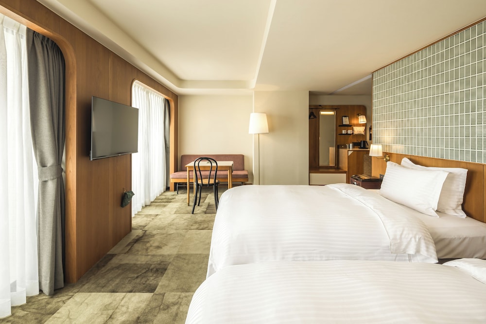 DELUXE, TWIN BEDS