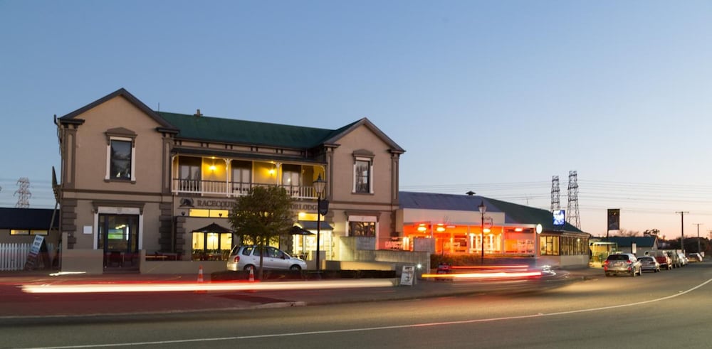 The Racecourse Hotel & Motorlodge 7/53