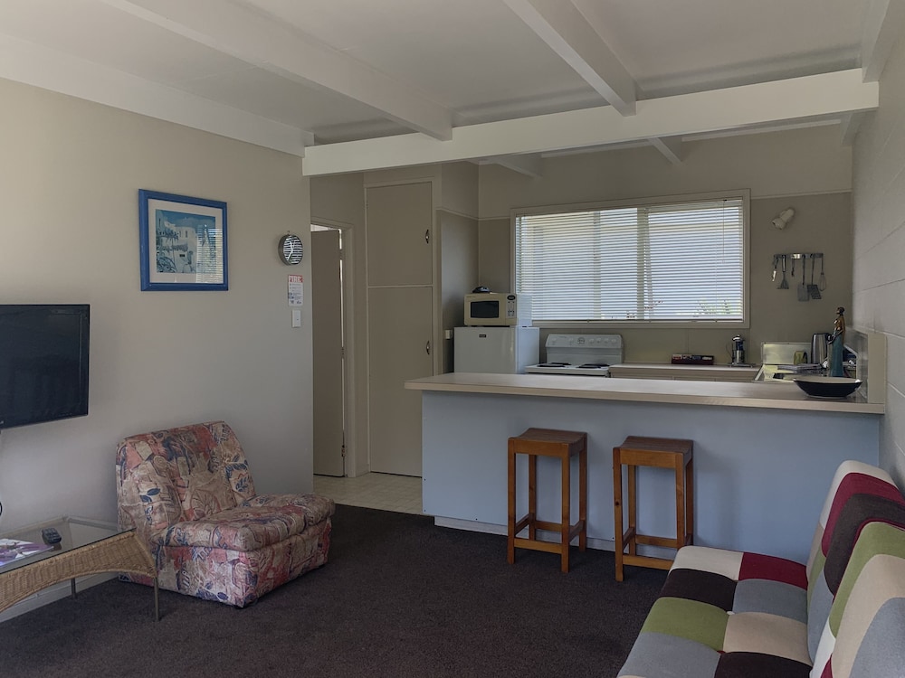 Aloha Seaview Resort Motel 34/68