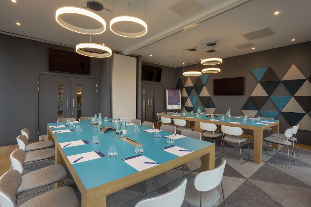 Holiday Inn Express Bridgwater 37/41