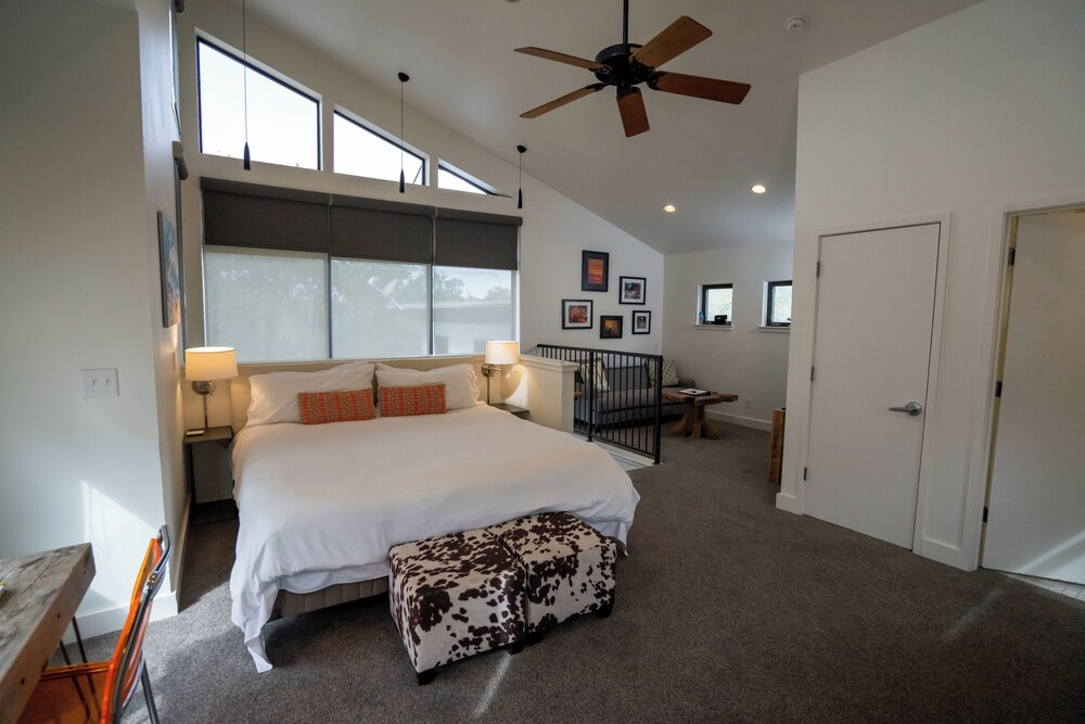 Red Oak, King Bed