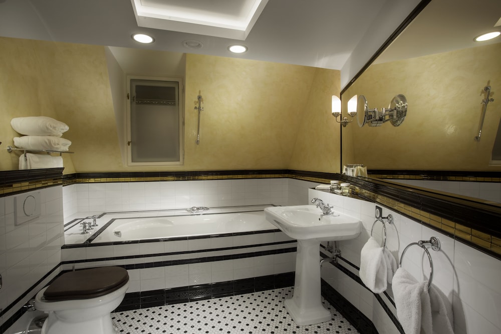 Hotel Paris Prague 6/50