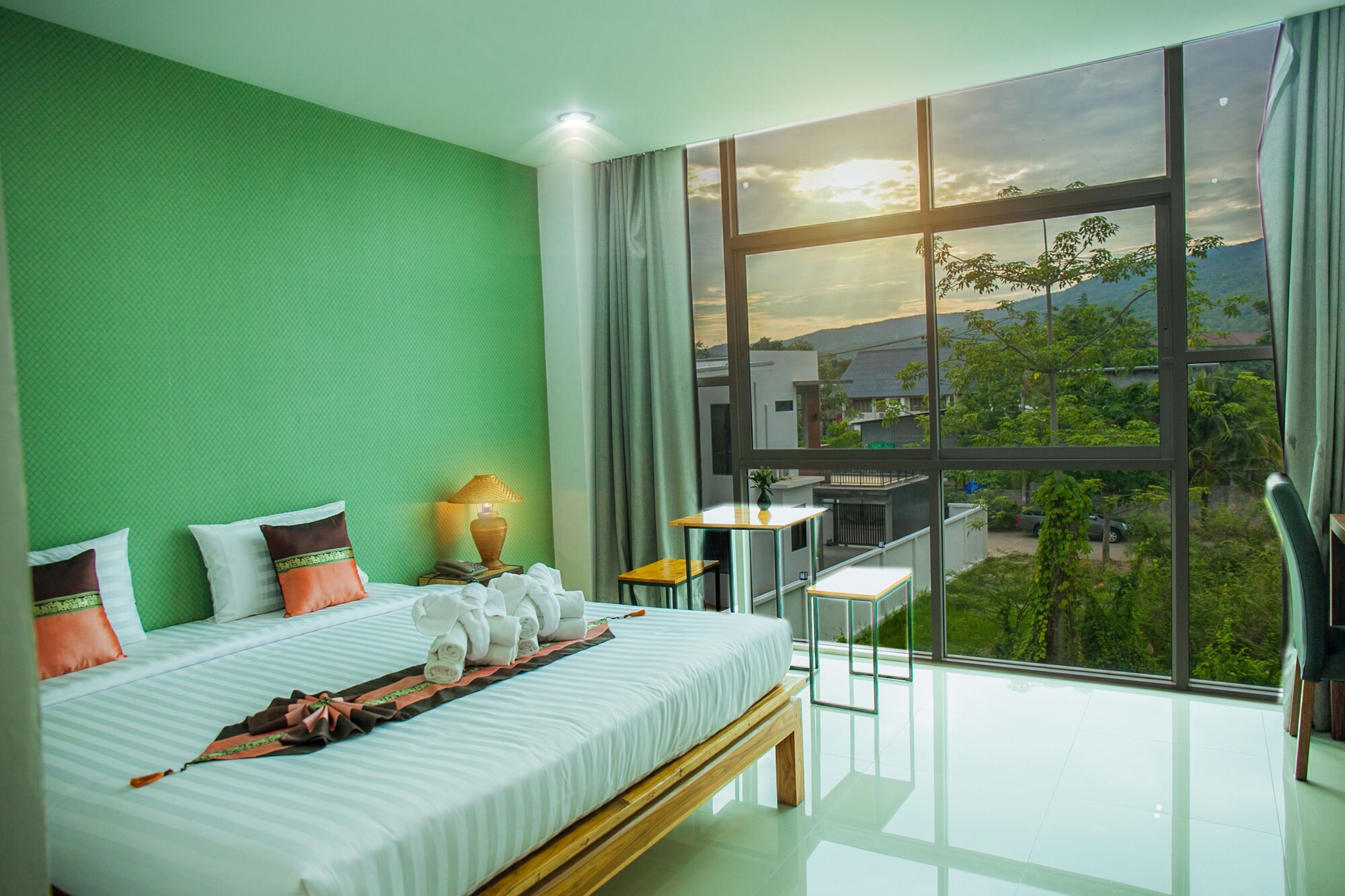 ROOM, DOUBLE BED