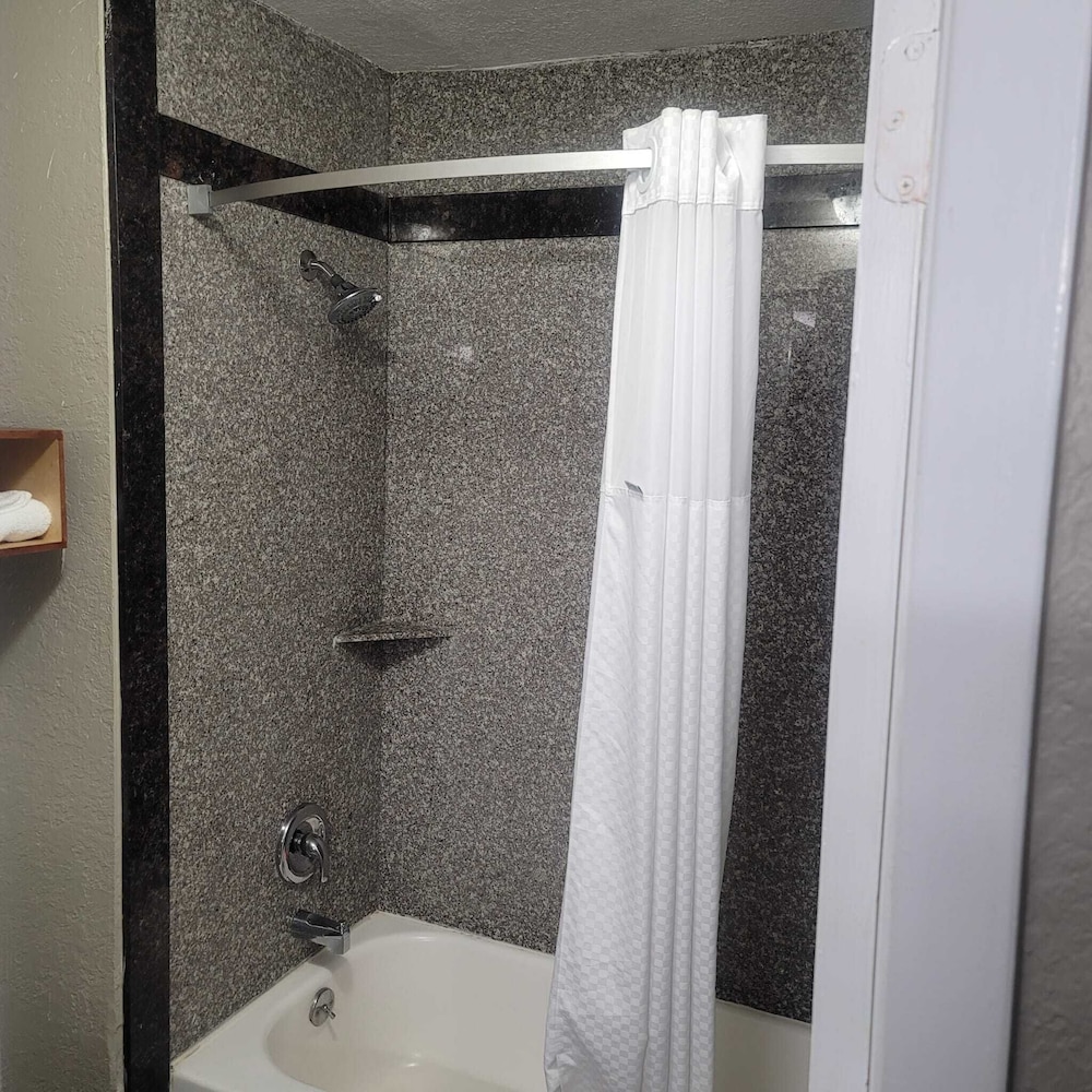 Travelodge by Wyndham San Antonio Downtown Northeast 31/35