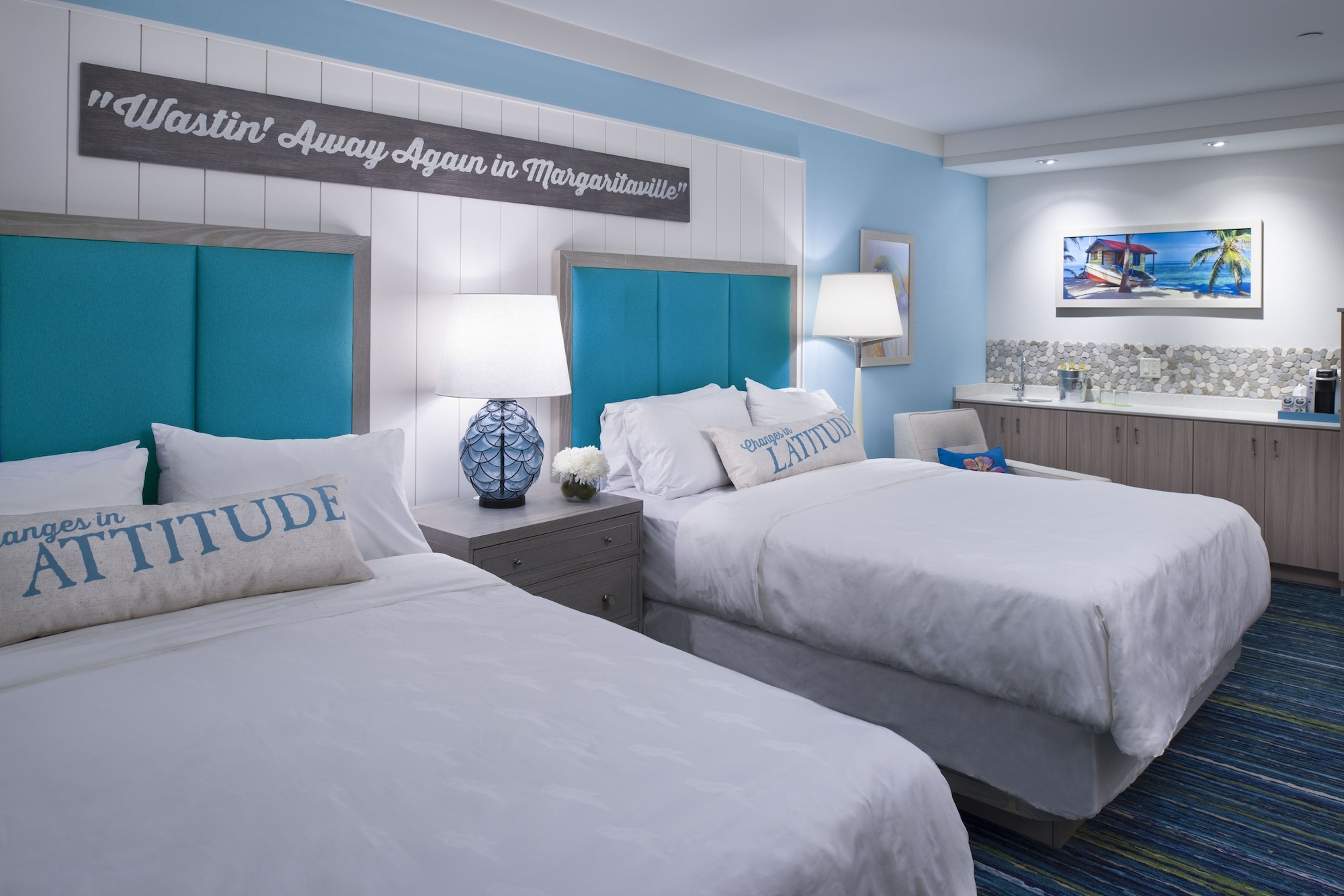 STANDARD, 2 QUEEN BEDS, POOL VIEW