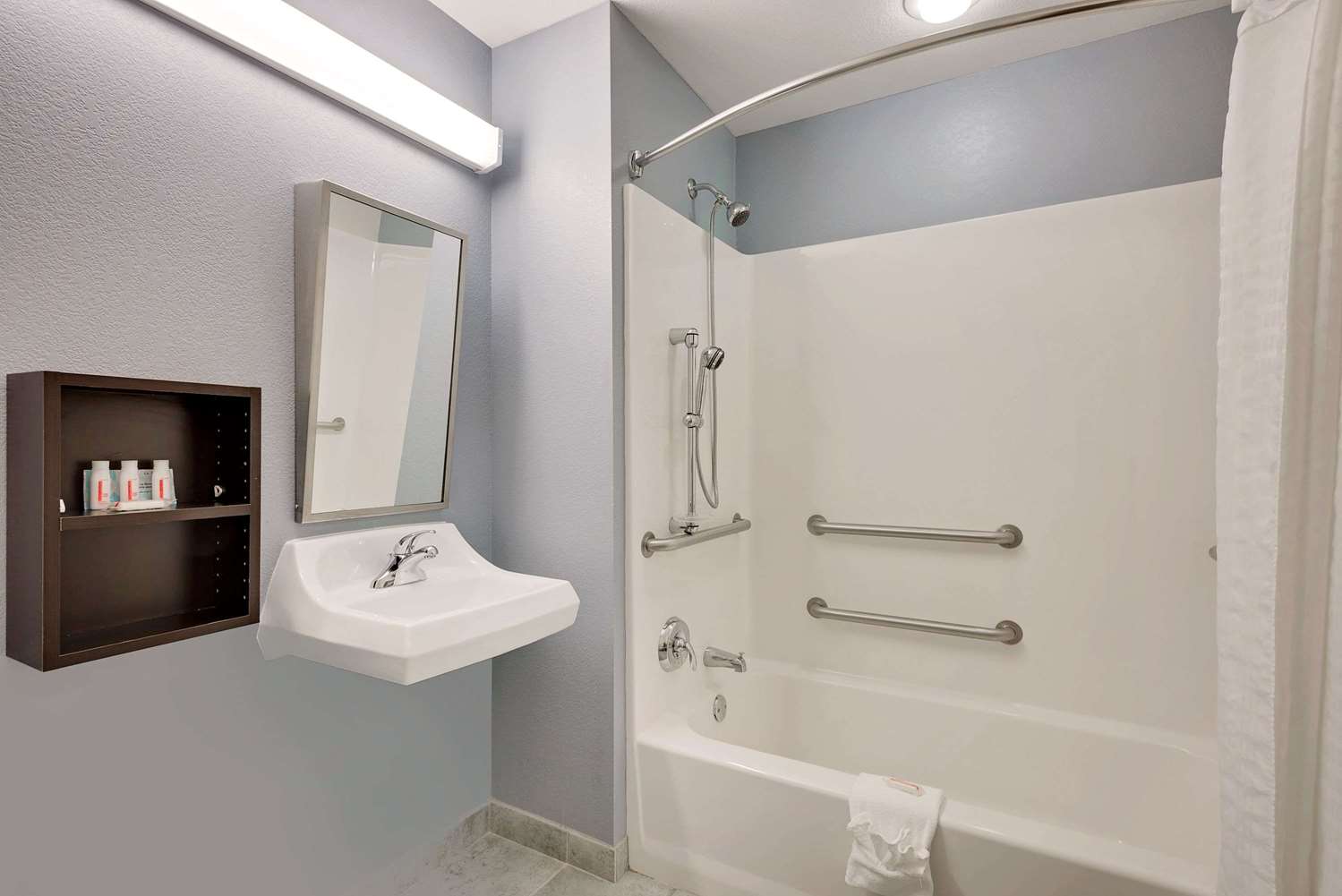 Microtel Inn & Suites By Wyndham Geneva 11/11