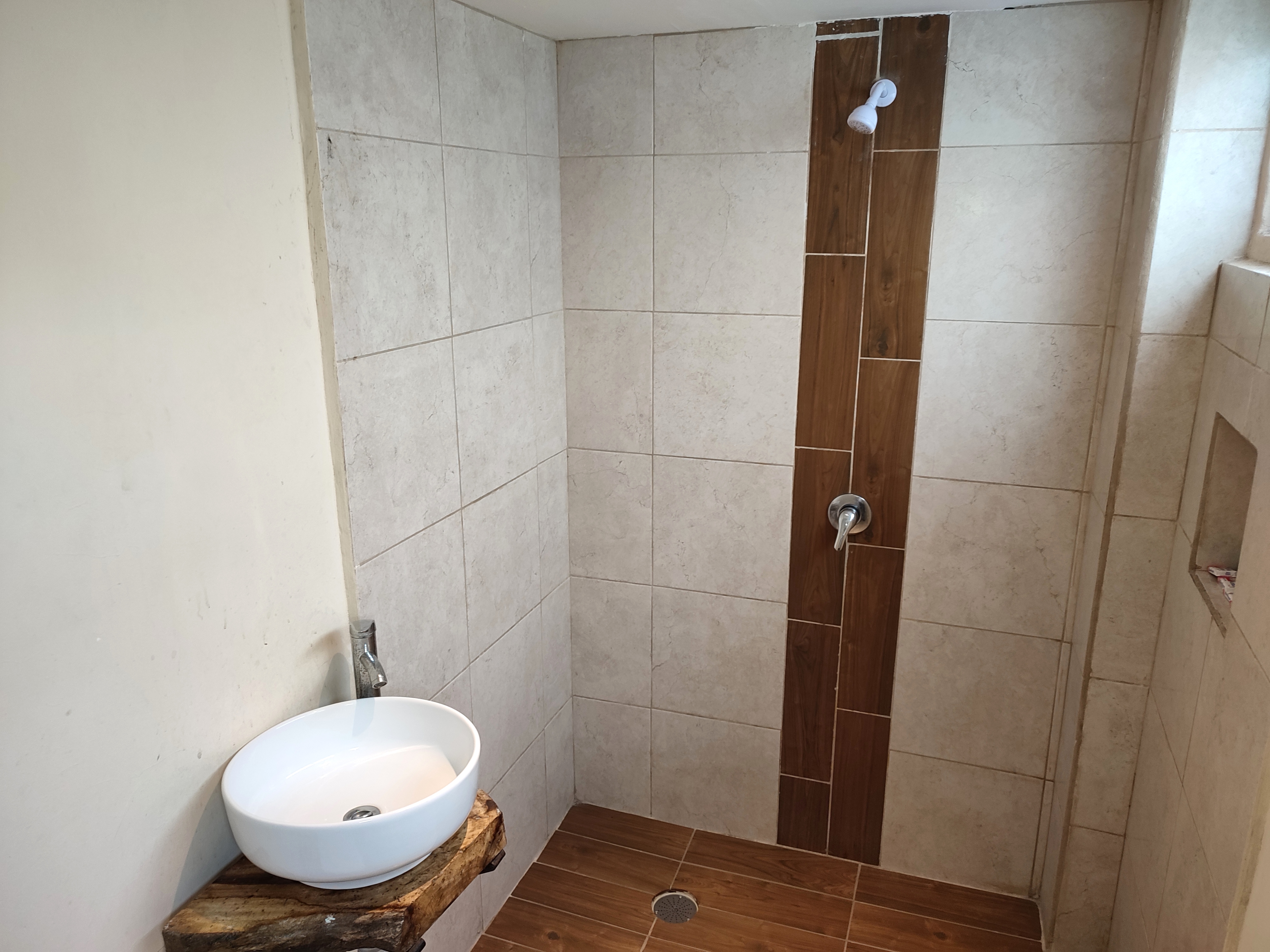 جناح، Hotel Ashly 3/6