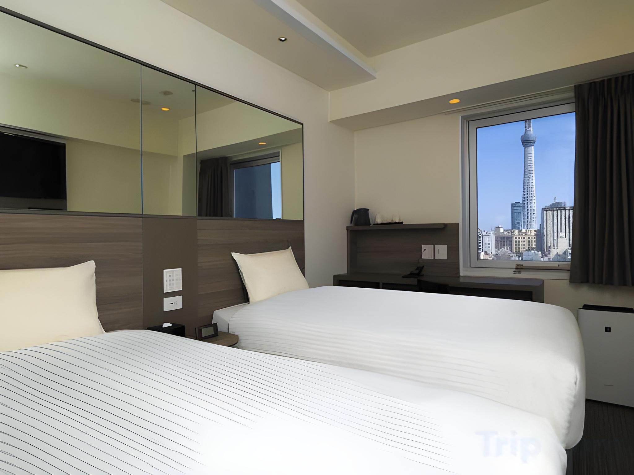 Standard, Twin Towers View