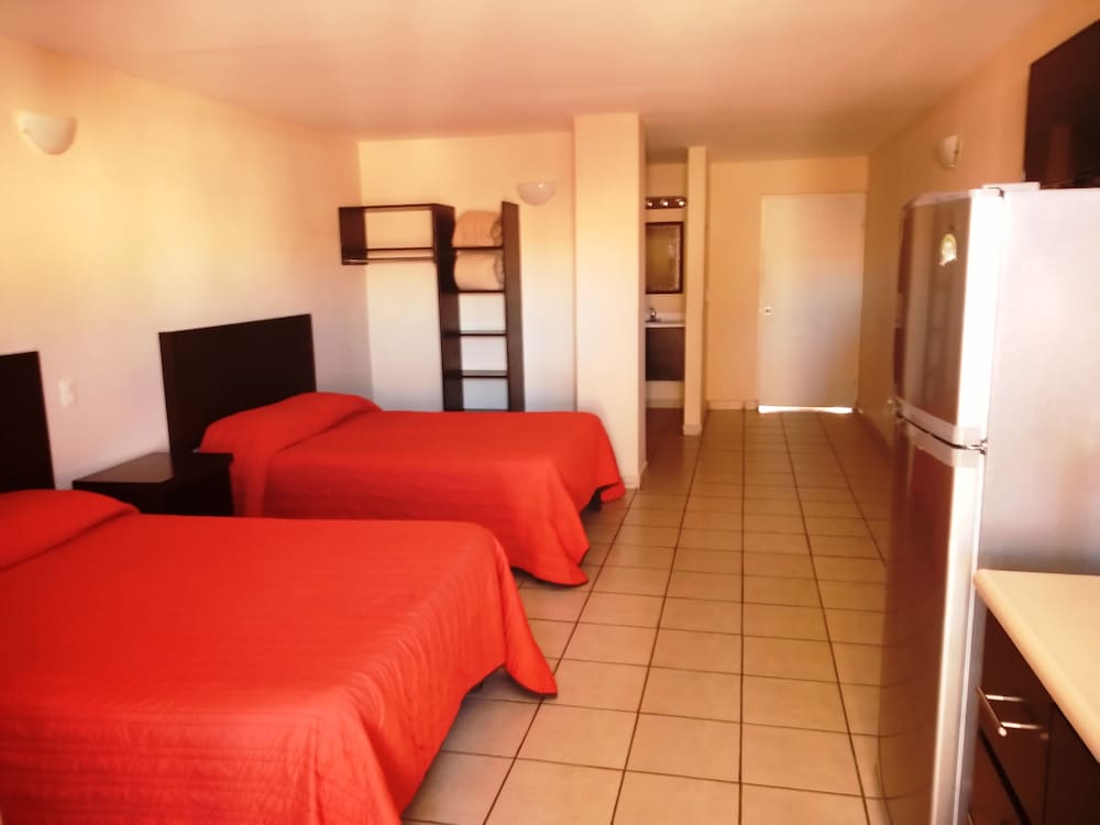 Los Jitos Hotel & Suites 14/56