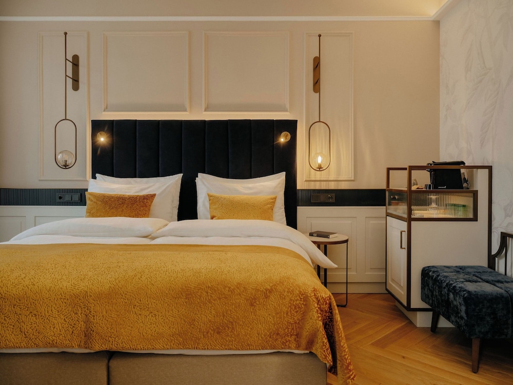PALAIS, SUITE