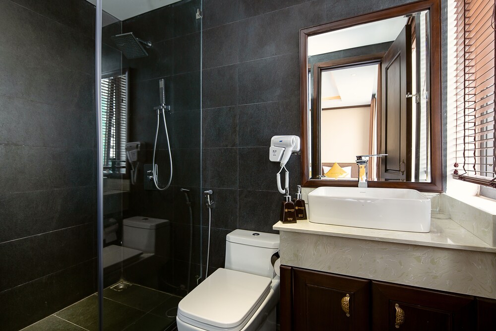 Palazzo 2 Hotel Danang 50/50