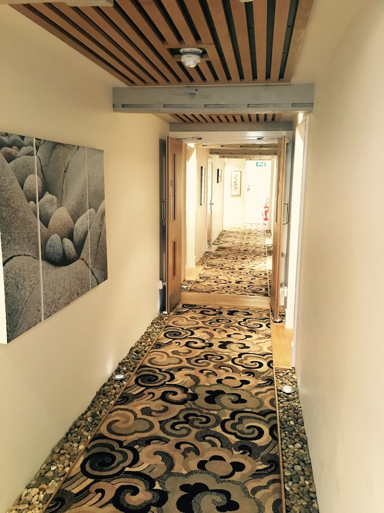 Mannings Hotel 41/54