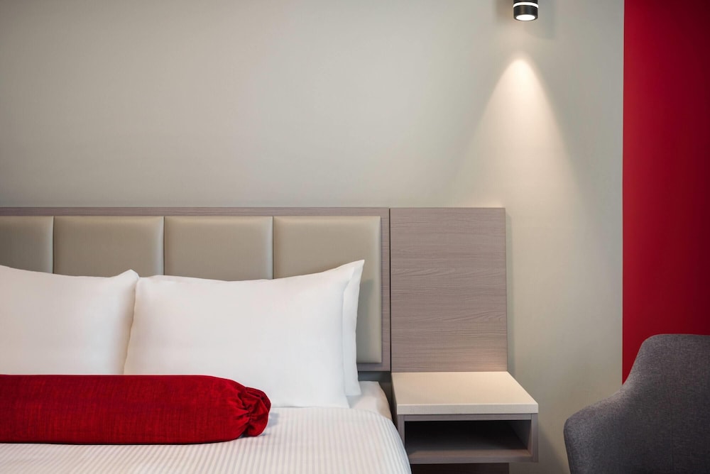 Ramada by Wyndham West Edmonton Hotel & Suites 32/45
