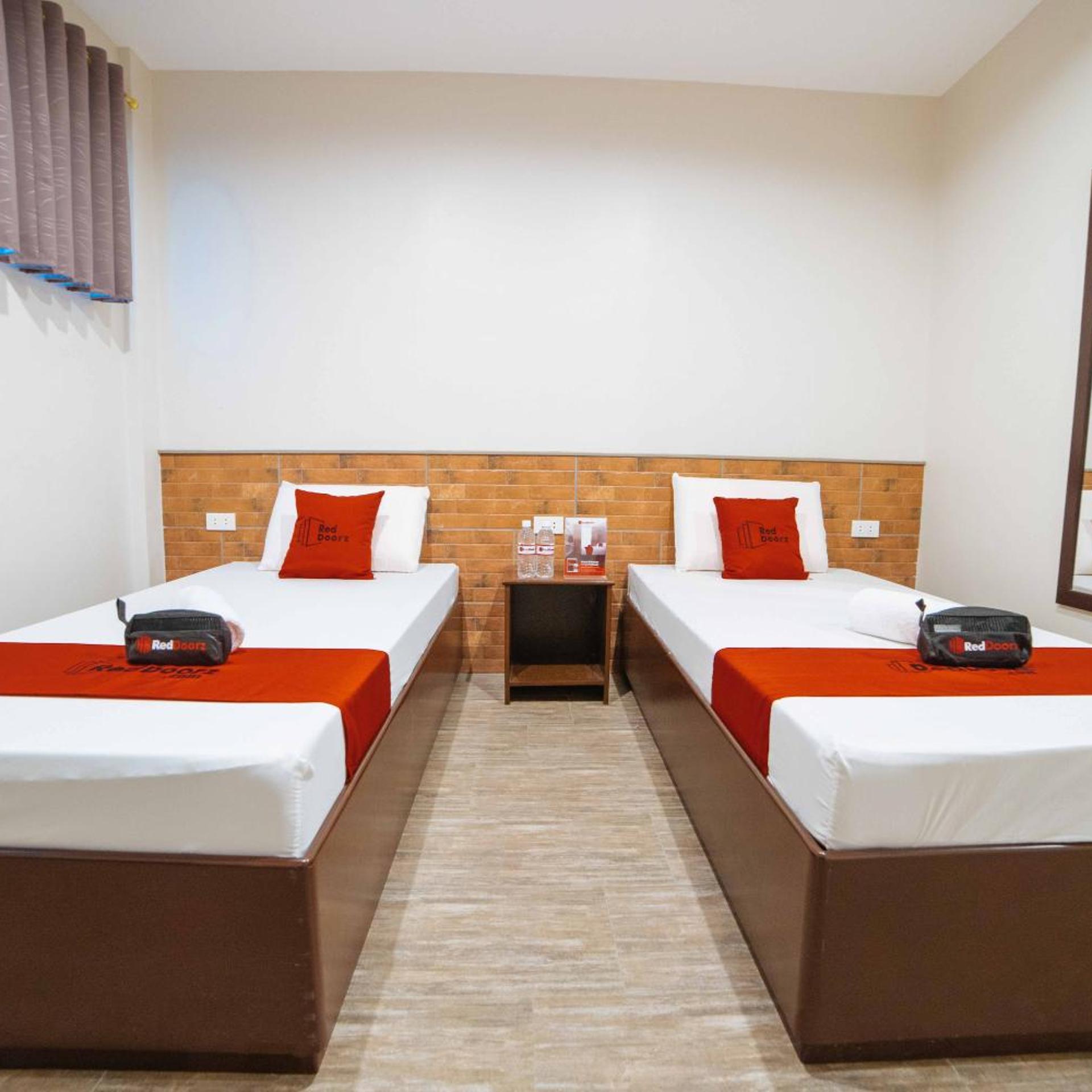 RedDoorz @ Traveler's Inn Bajada Davao 16/24