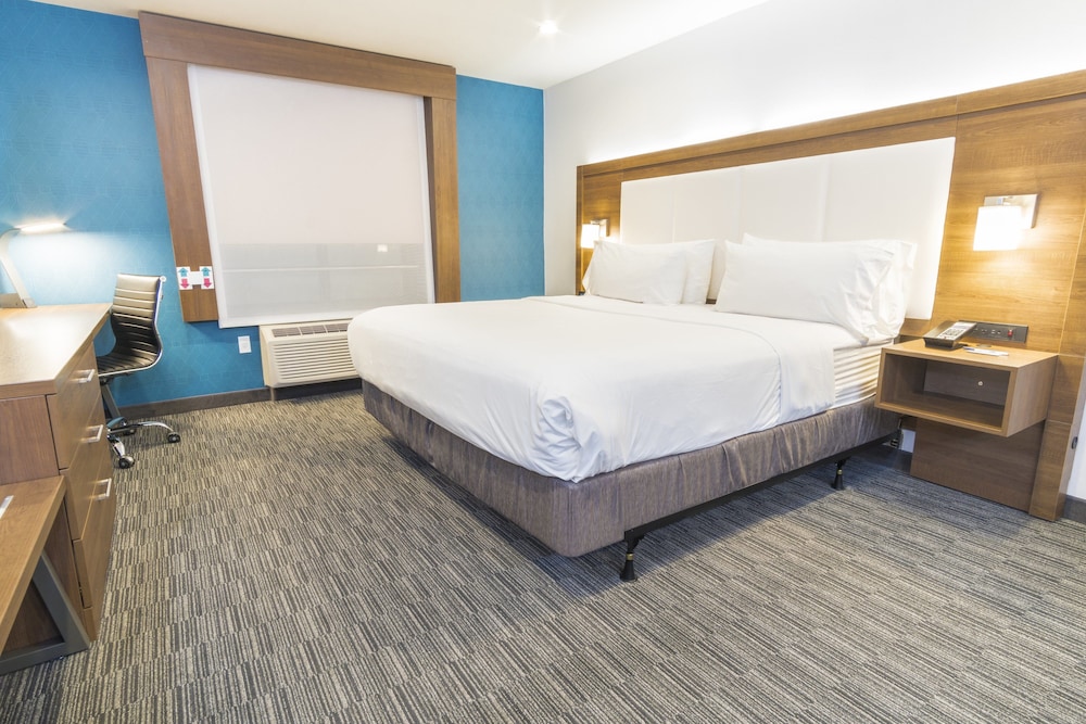 Holiday Inn Express Hollywood Walk of Fame An Ihg Hotel 15/65