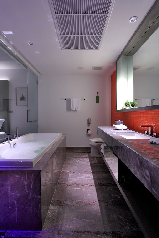 Lit Bangkok Hotel 65/107
