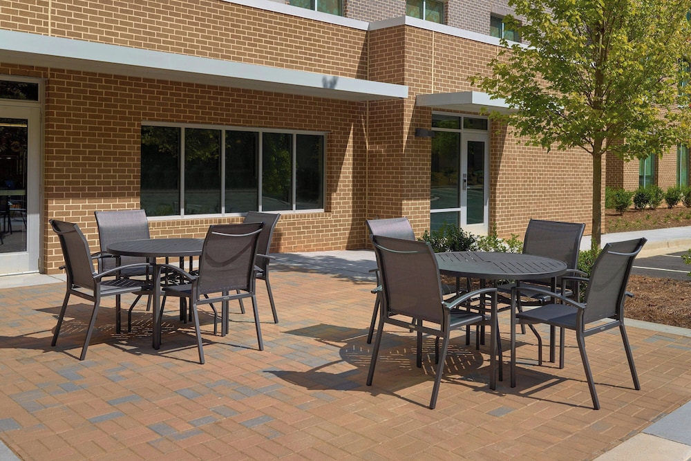 Fairfield Inn & Suites By Marriott Alpharetta Avalon Area 19/27