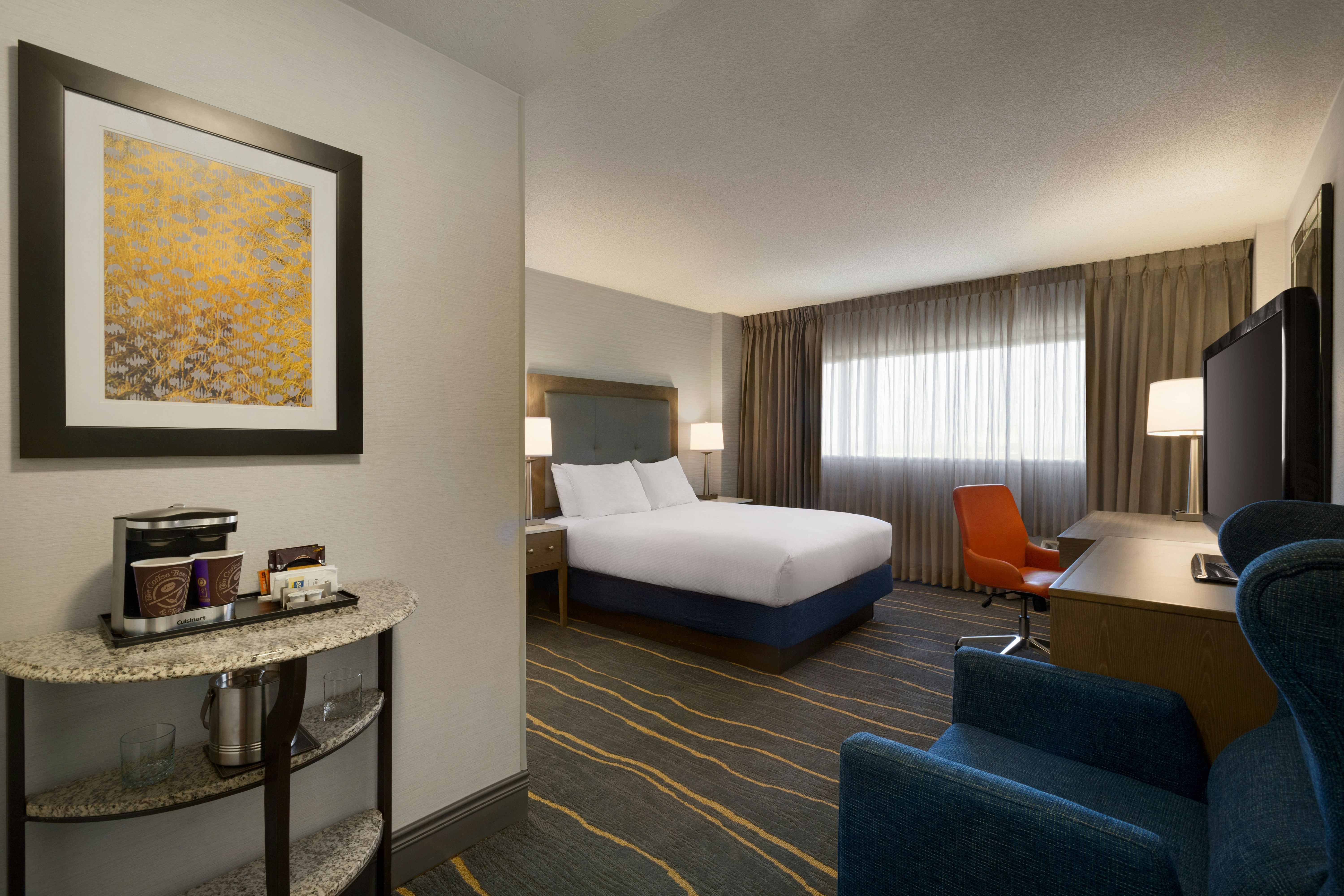 ROOM, QUEEN BED
