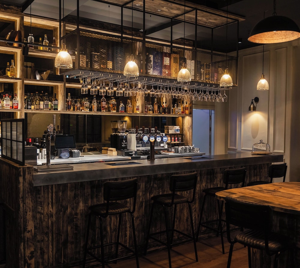 CoDE Pod Hostels THE CoURT 35/49