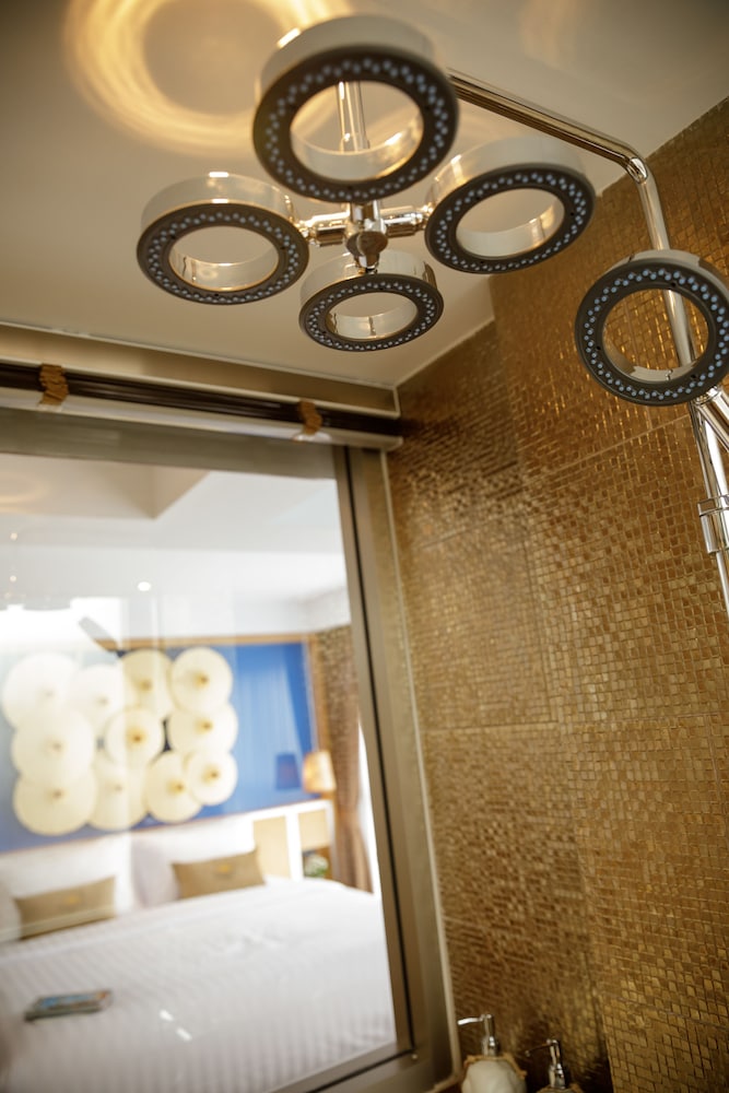 9 Suite Luxury Boutique Hotel 8/55
