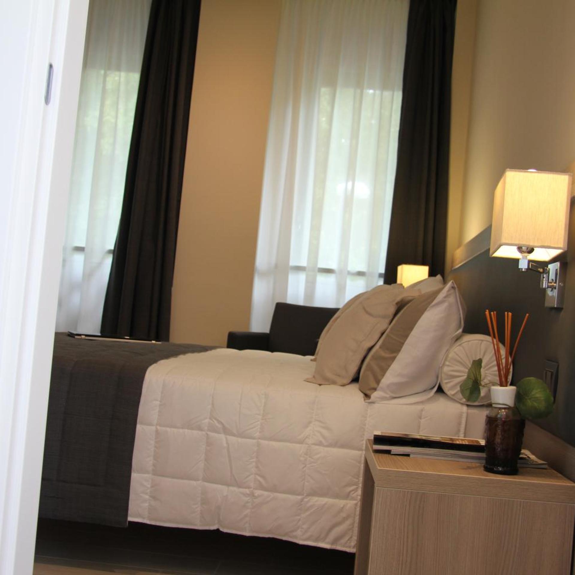 Room, Semi Double Bed, Hotel Zara Milano 3/5