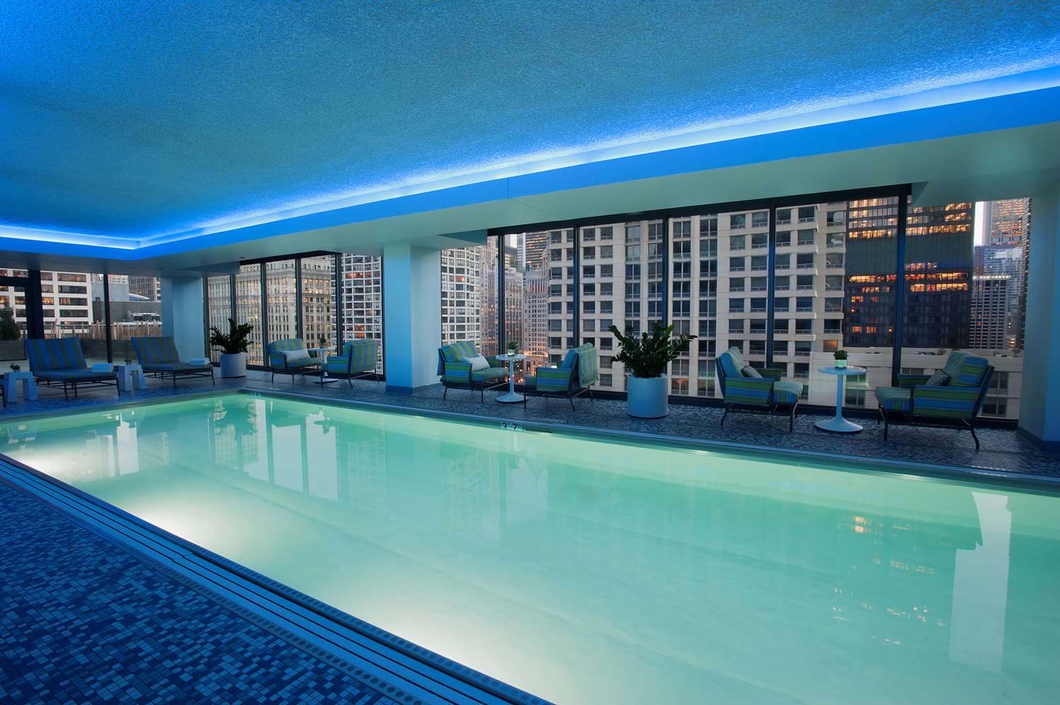 Hotel 505 River North 75/75