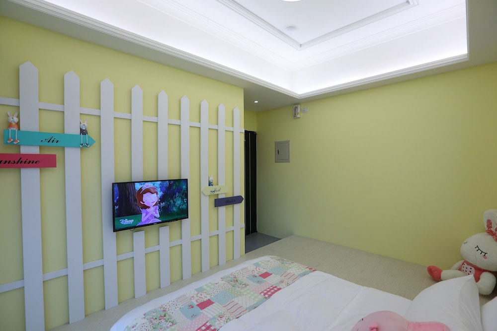 Happiness Station B&B 37/50