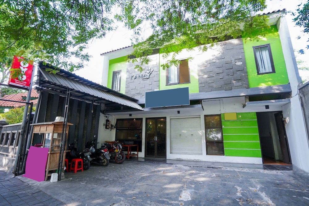 Oyo 1956 Kana Family Residence 16/18