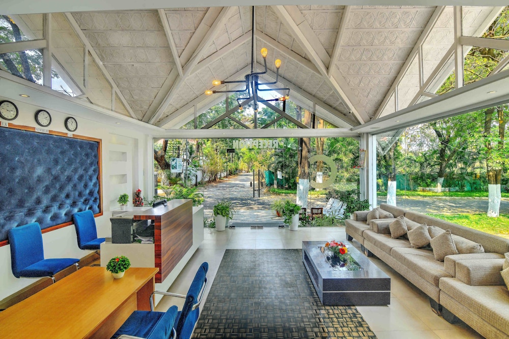 Celebrity Resort 25/50