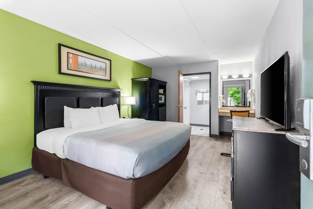 Quality Inn & Suites Gibsonia - Pittsburgh North PA 28/68