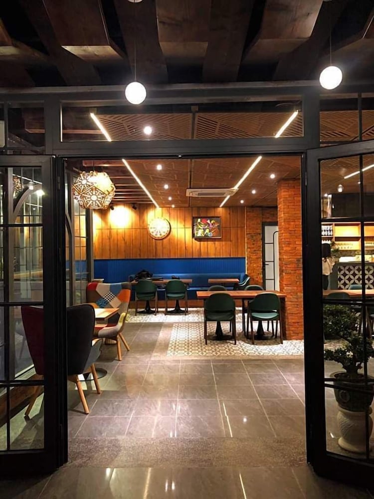 Ly Ky Hotel 51/58