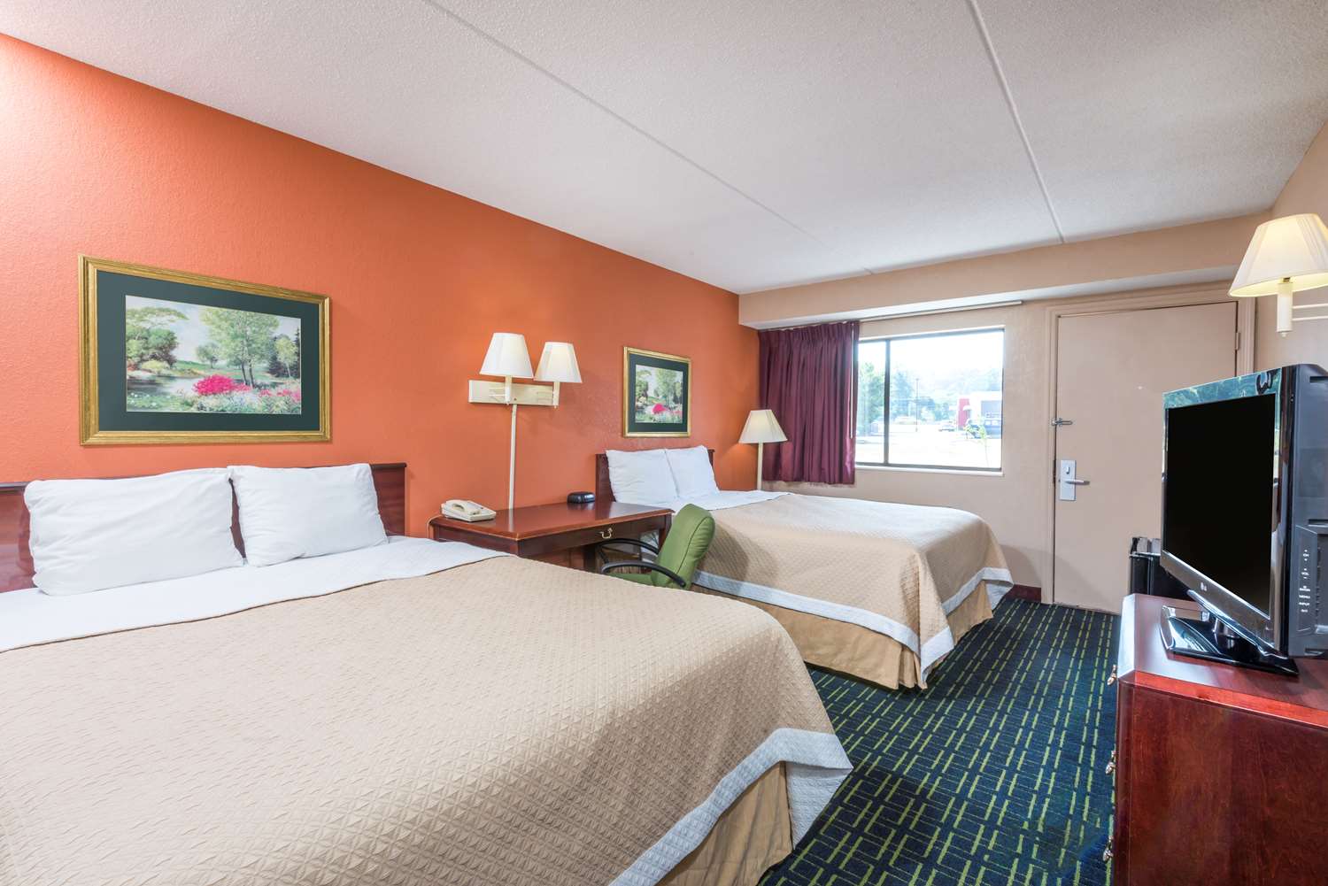 Days Inn By Wyndham Pittsburgh-Harmarville 8/16