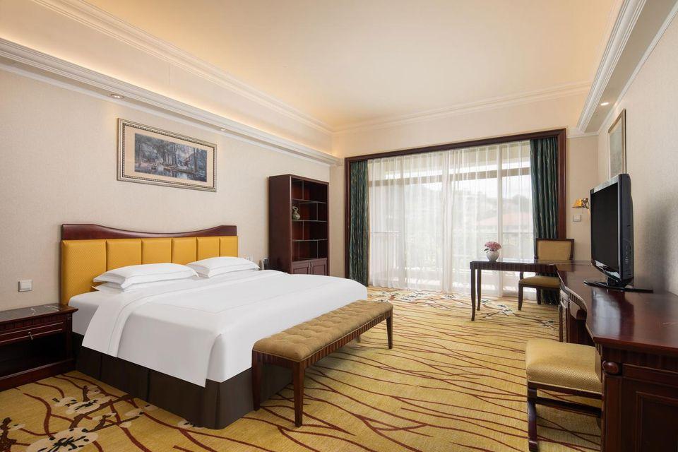 DELUXE, SUITE