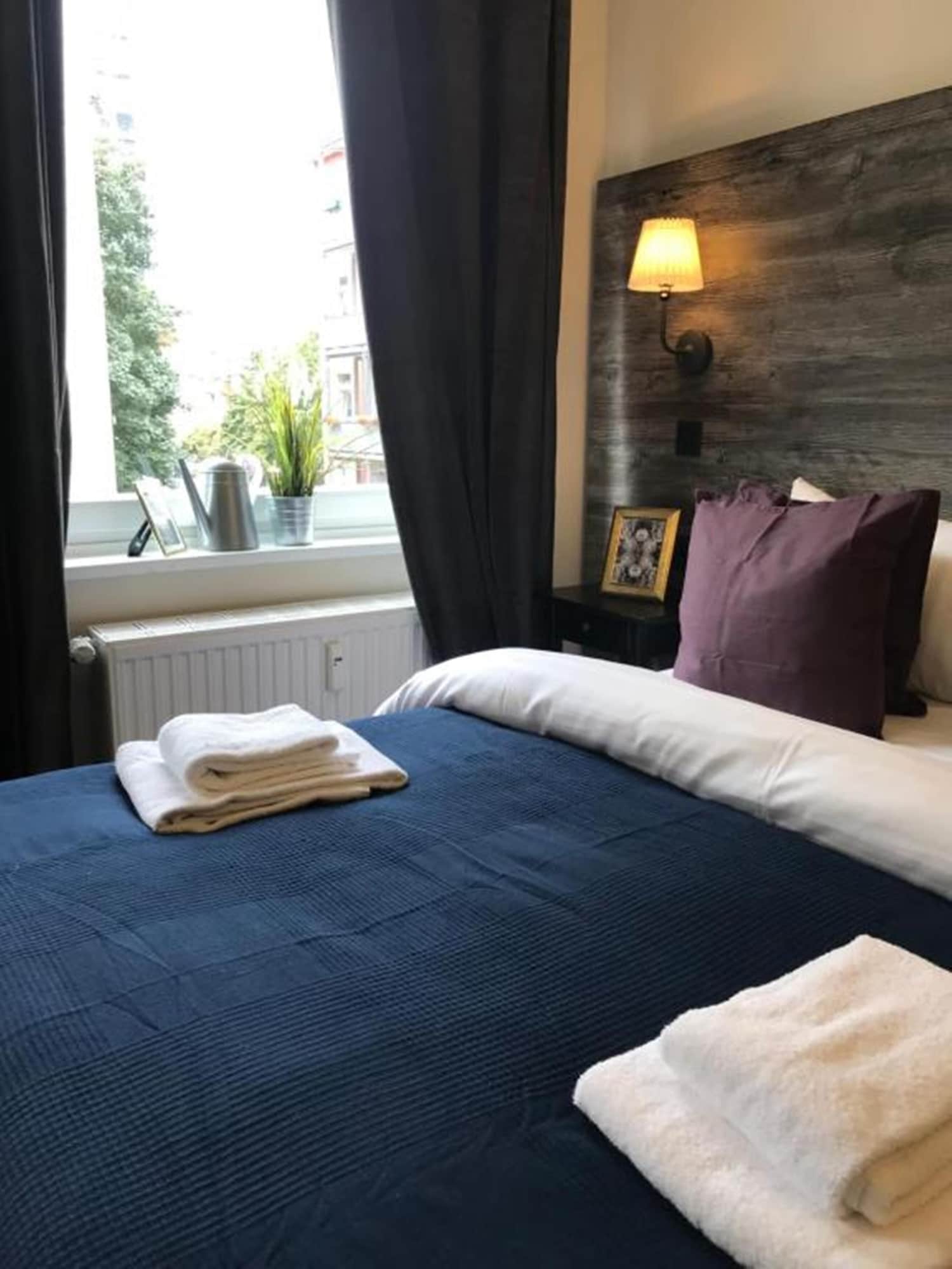 ROOM, DOUBLE BED, SHARED BATHROOM