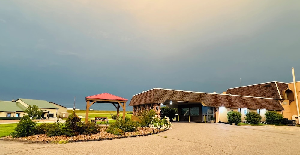 Hometown Inn Suites 46/50