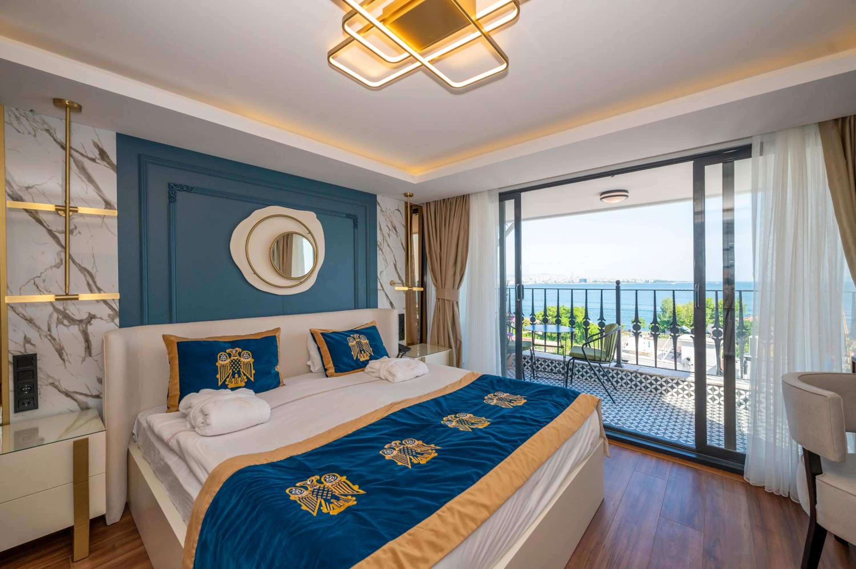 Penthouse Suite, Queen Bed, Sea View, Balcony